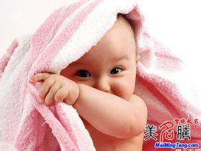 怎么給羊?qū)殞毴⌒∶? /></a> 小名,又稱“乳名”,一般是指嬰兒初生時(shí)長(zhǎng)輩所取的非正式的名字,與學(xué)名不同,意思簡(jiǎn)單,瑯瑯上口,只要好聽(tīng)、易記、叫起來(lái)順口就行。對(duì)家人來(lái)說(shuō),更愿意用小名來(lái)稱呼自己的...</div>
<div style="height:5px; font-size:5px"></div>
<hr width="99%" style="text-align:center; border-style:dotted; border-width:0px; height:1px;" />
<div style="height:5px; font-size:5px"></div>
</div>
</td>
</tr><tr style="border-width:0px;">
<td valign="top">
<div style="padding-left:3px; padding-right:3px;line-height:180%">
<h3 style="padding:0px;margin:0px;display:inline;"><a id="ctl00_ContentPlaceHolder1_ShowMore1_dgNews_ctl07_HyperLink1" class="headline" href="/yang/s.aspx?newsid=3918" target="_blank">2015羊?qū)殞毱鹈?五行為木的起名用字</a></h3>
<span id="ctl00_ContentPlaceHolder1_ShowMore1_dgNews_ctl07_Label1" style="color:Green;font-size:10pt;">2015/4/16 15:59:04</span>
<span style="color:Red;font-size:8pt;"></span>
<br />
<div style="padding-top:1px; width:95%; padding-left:8px; line-height:180%;color:#2f2f2f;font-size:14px;" ><a href=
